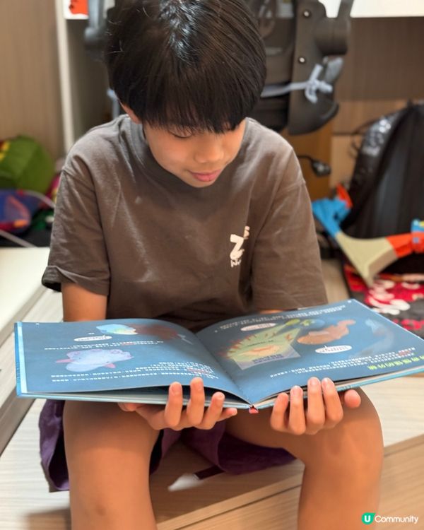 豆豆哥哥暖男力爆發！💖陪妹妹睇《生命的搖籃海洋》📚