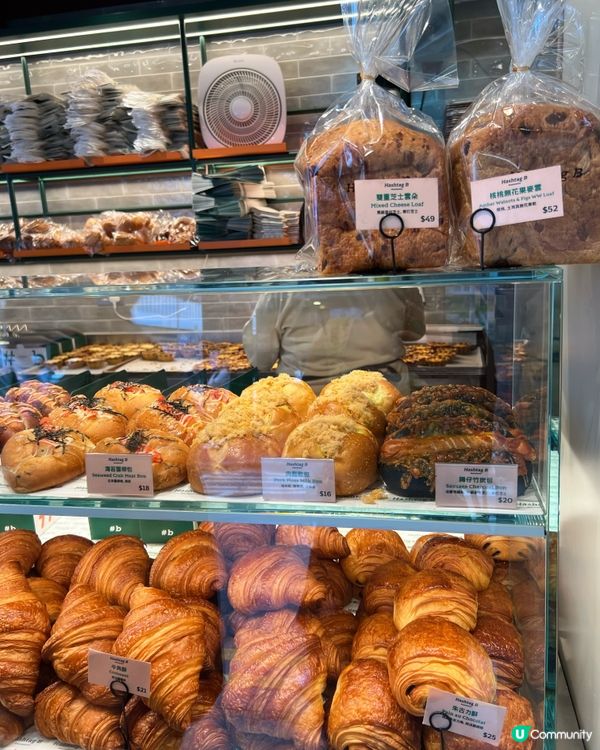 超人氣麵包店打卡 🥐  
忍唔住買嚟試下😋