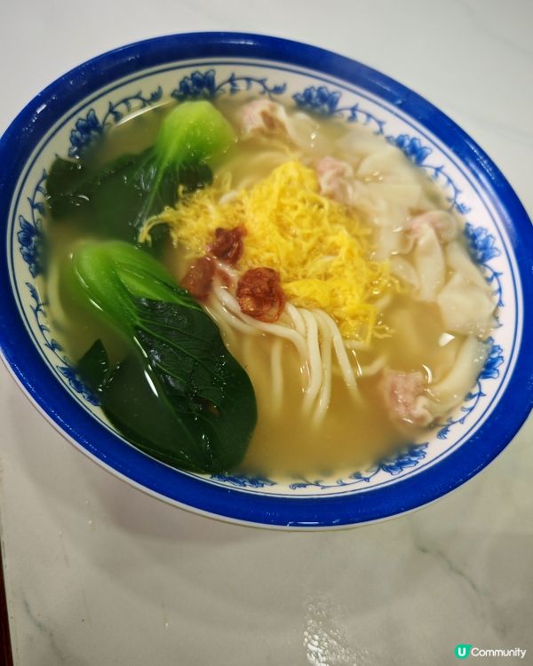 劉興記瀨尿蝦爆汁生煎包的確食嘅時候要好小心, 畀佢彈到四圍係