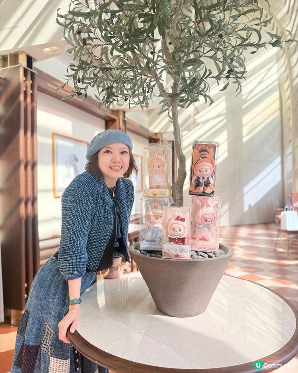 歐陸教堂建築風 + 紅白地磚 Cafe