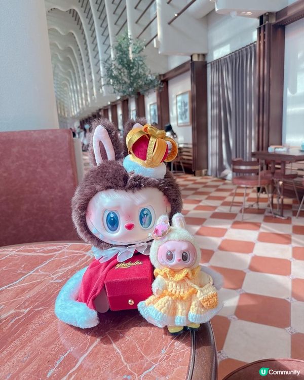 歐陸教堂建築風 + 紅白地磚 Cafe