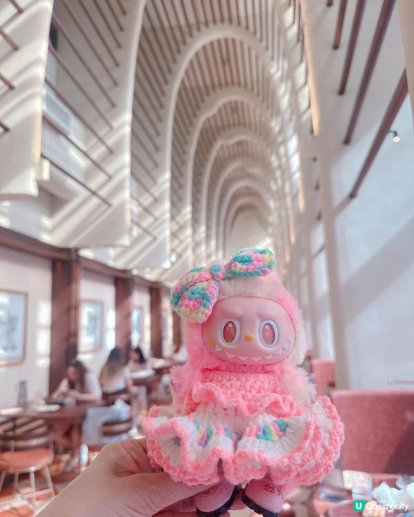 歐陸教堂建築風 + 紅白地磚 Cafe