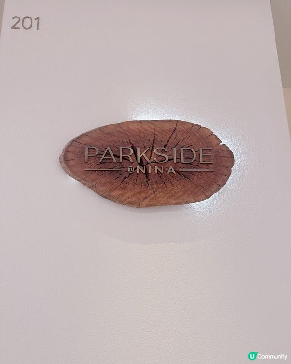 歐陸教堂建築風 + 紅白地磚 Cafe