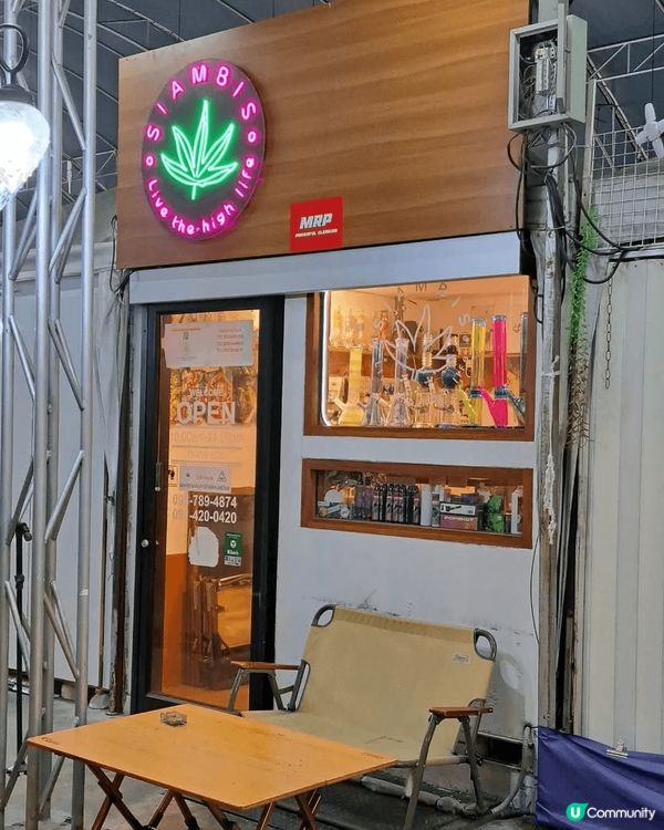 泰國有餐廳只賣牛蹄相信香港沒有這樣的菜色，另外泰國的大麻合法...