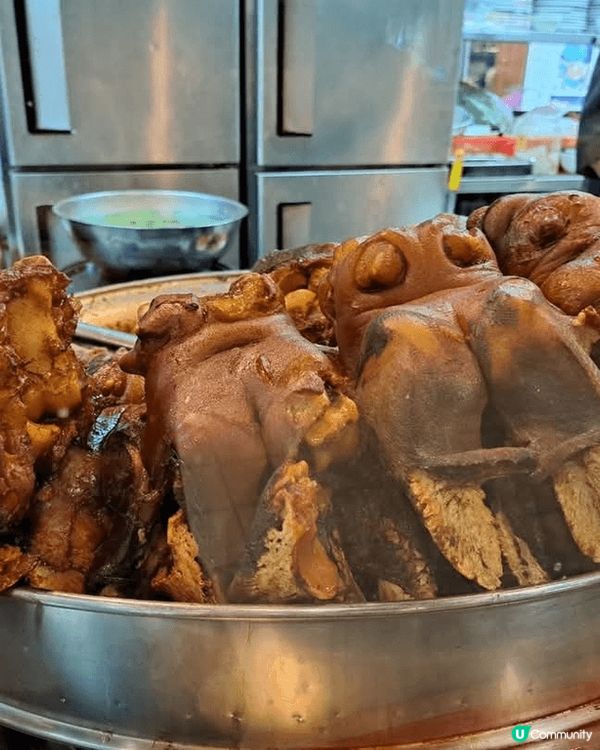 泰國有餐廳只賣牛蹄相信香港沒有這樣的菜色，另外泰國的大麻合法...