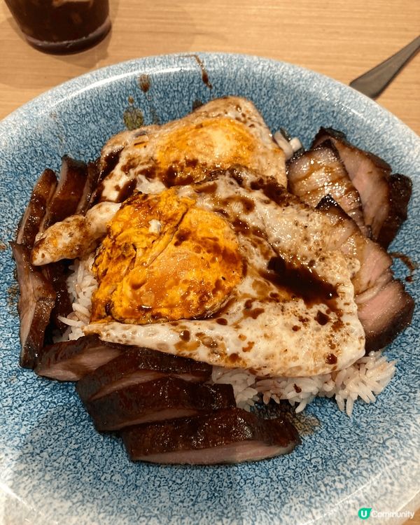 剛剛去咗日本旅行，試左沖繩好出名秘製醬汁黑豚蛋飯，當然唔少得...