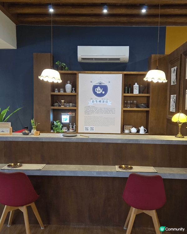 台北迪化街的高建，非常多日本旅客買手信，但下大雨而得泠清，只...