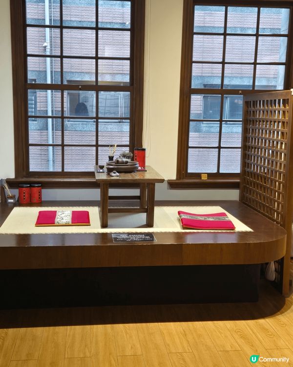 台北迪化街的高建，非常多日本旅客買手信，但下大雨而得泠清，只...