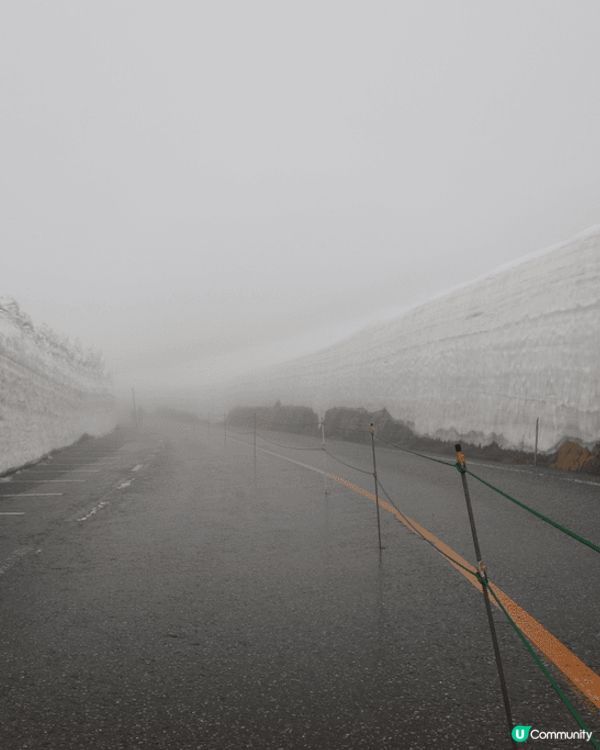 立山黑部於每年春天開山，兩邊16米高嘅大雪場成為咗遊客嘅打卡...