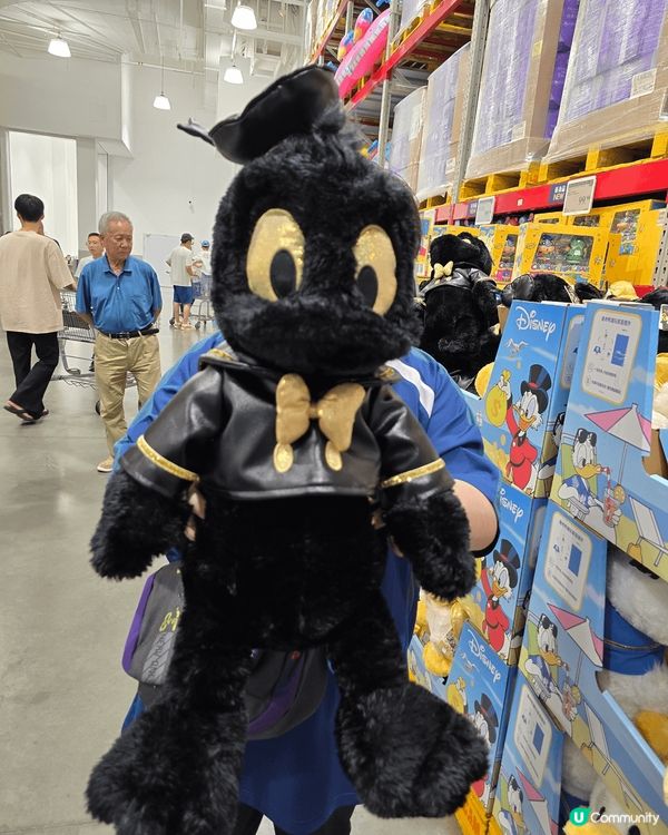 去咗山姆見到唐老鴨公仔，好攪笑呀，有金色嘅錢錢錢嘅唐老鴨，但...