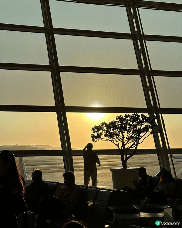 呢張相係喺首爾仁川機場影嘅. 咁啱嗰日係夜晚機，所以可以喺機...