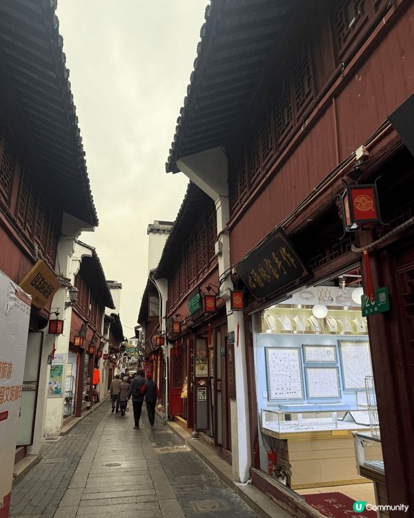 七寶古鎮始建於北宋，保留眾多歷史建築，如七寶教寺、蒲匯塘橋等...