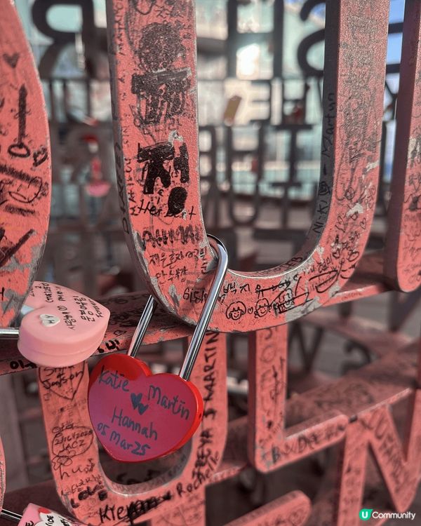 N首爾塔是首爾的代表性地標，位於首爾南山山頂，是俯瞰首爾全景...