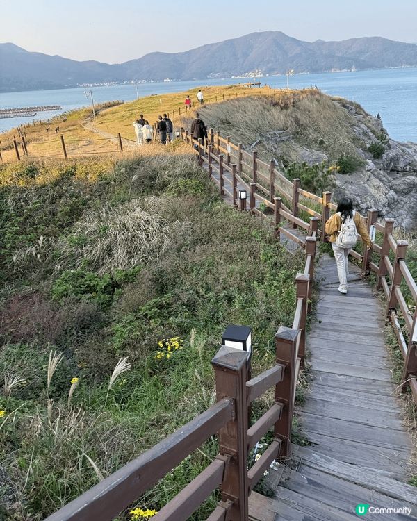 韓國釜山巨濟島之旅，其中去咗風之丘，呢個風車真係打卡好地點，...