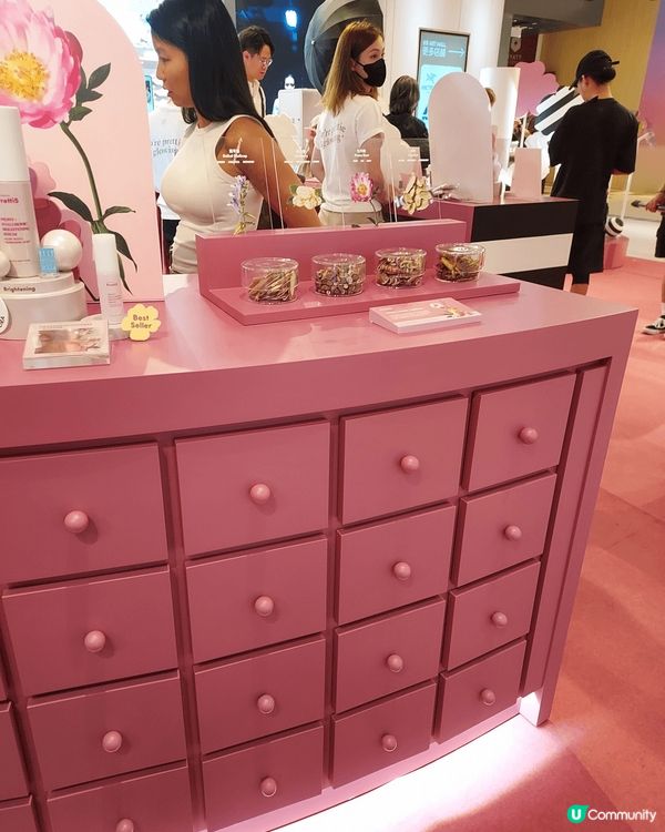 前天行過尖沙咀河內道K11見到pretti5粉紅色推廣會埸，...