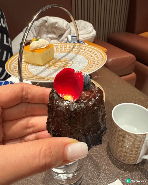 ᪥我們在首爾品嚐了愛馬仕下午茶，下午茶的整體品質一般。 也許...