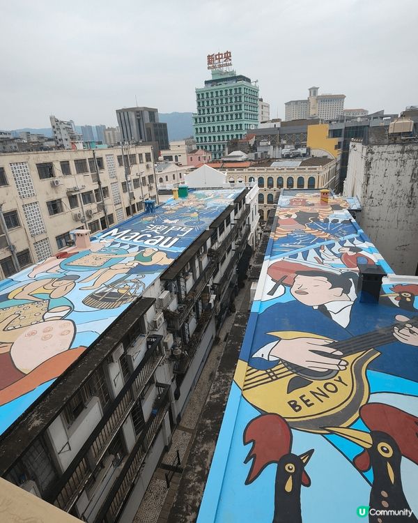 澳門最新天台壁畫打卡點M8商場，鄰近議事亭前地，B1至3樓係...