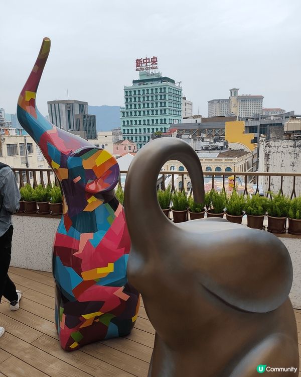 澳門最新天台壁畫打卡點M8商場，鄰近議事亭前地，B1至3樓係...