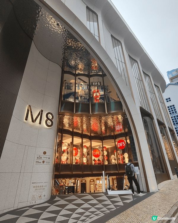 澳門最新天台壁畫打卡點M8商場，鄰近議事亭前地，B1至3樓係...