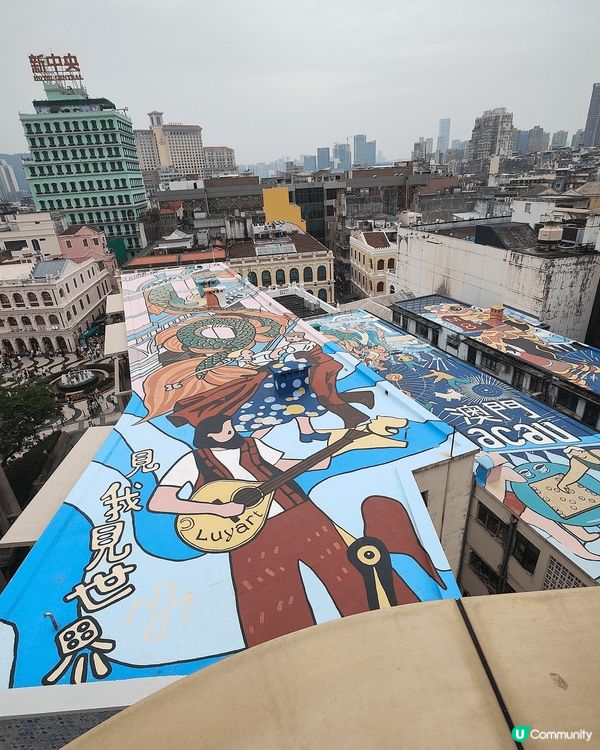 澳門最新天台壁畫打卡點M8商場，鄰近議事亭前地，B1至3樓係...