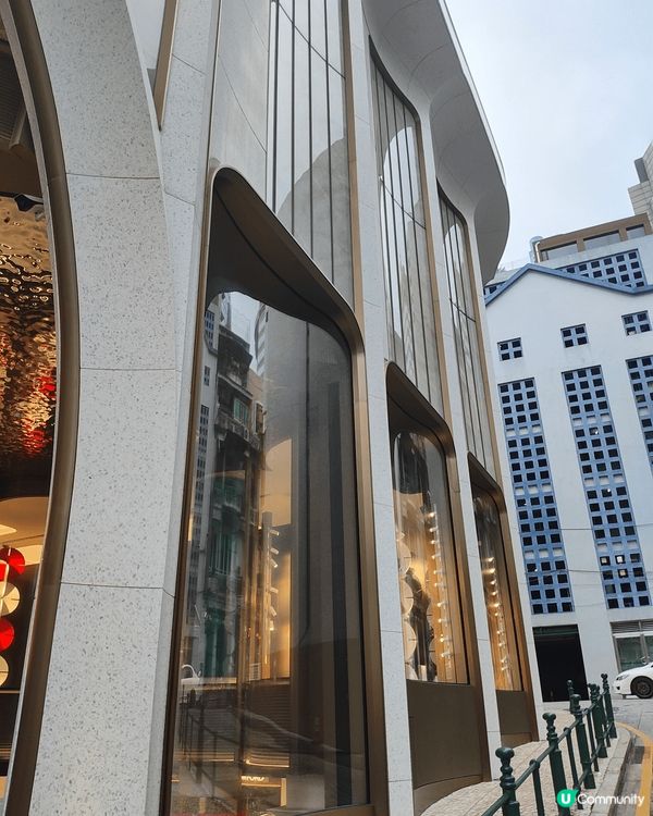 澳門最新天台壁畫打卡點M8商場，鄰近議事亭前地，B1至3樓係...