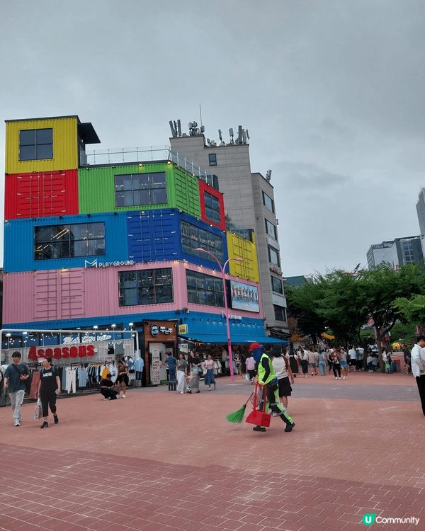 首先很想到首爾旅遊，放鬆心靈。韓國零食很便宜和拉麵也非常有名...