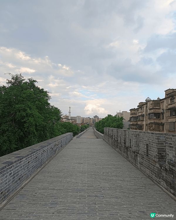 肇慶宋城牆是中國廣東省肇慶市的一個重要歷史遺跡，建於宋代，主...