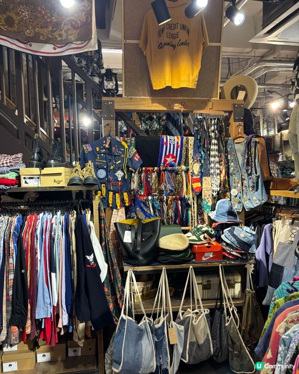 港島區兩層超大古著店🧥不經不覺已經有30年歷史😍