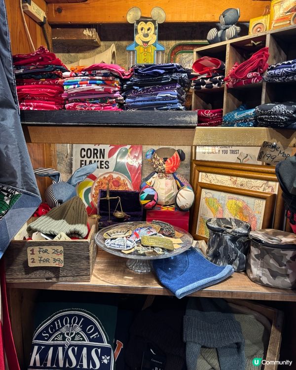 港島區兩層超大古著店🧥不經不覺已經有30年歷史😍