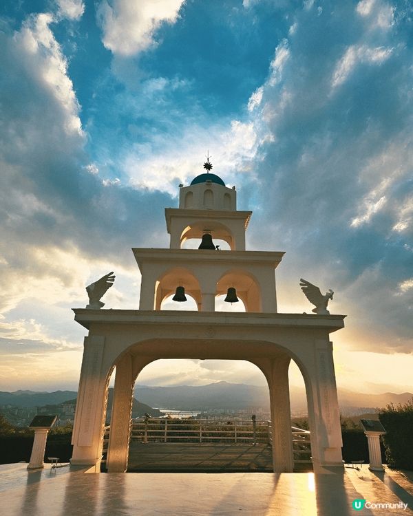 春川唔只春川辣雞出名，仲有間充滿希臘風嘅cafe，吸引好多人...