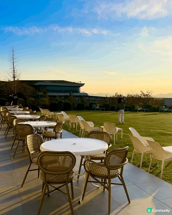 春川唔只春川辣雞出名，仲有間充滿希臘風嘅cafe，吸引好多人...