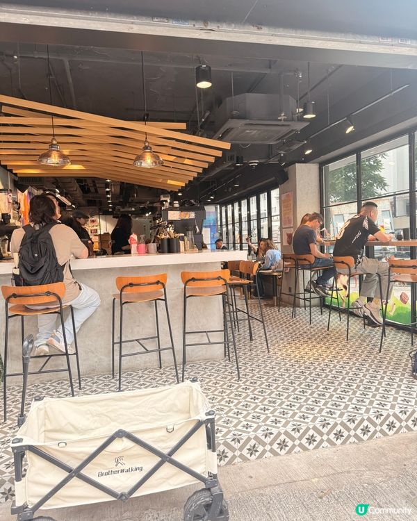 黑白型格Cafe！開心果意粉超正🤤！