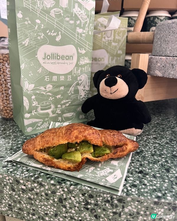 開心果豆乳+牛角酥🥐！新品報到😋