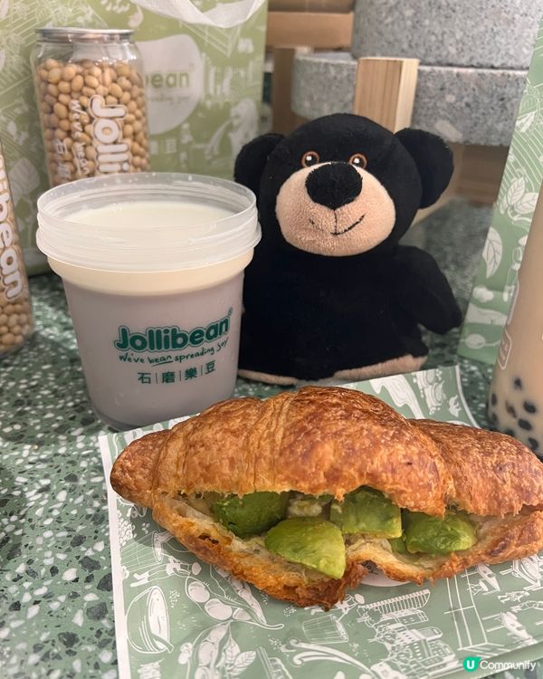 開心果豆乳+牛角酥🥐！新品報到😋