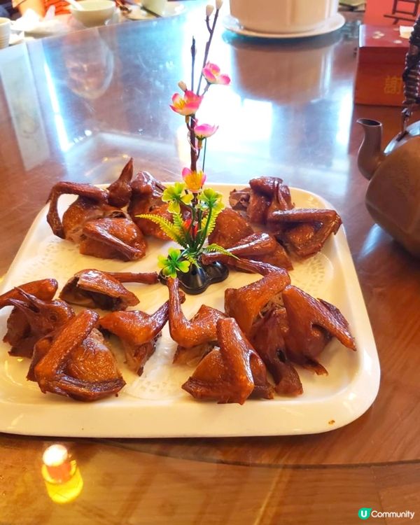 金牌乳鴿皇🐔食到舔舔舌