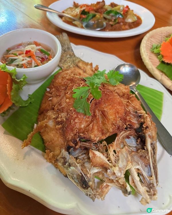 人工流水瀑布吃泰北菜 