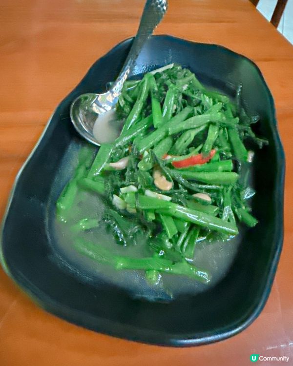 人工流水瀑布吃泰北菜 