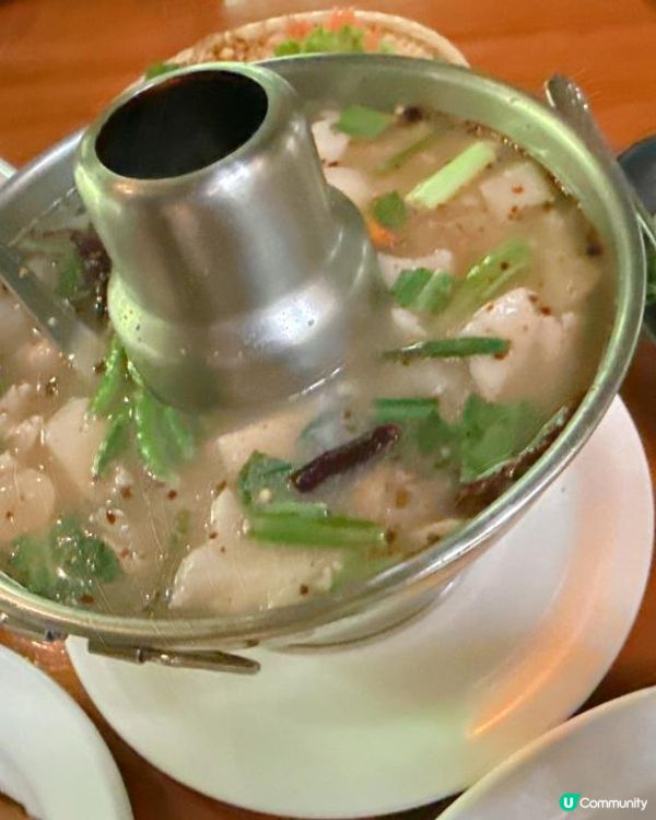 人工流水瀑布吃泰北菜 