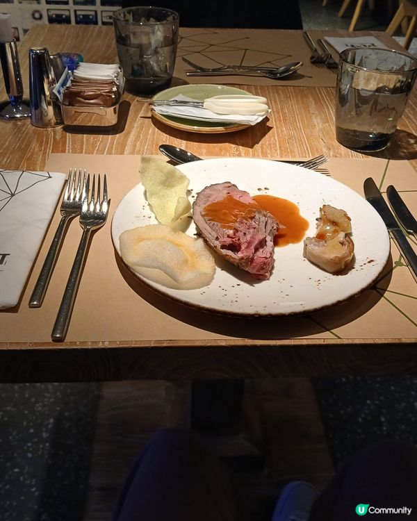 昨晚生日朋友邀請往柏寧酒店自助餐，環境幽雅，又有多款美食，例...