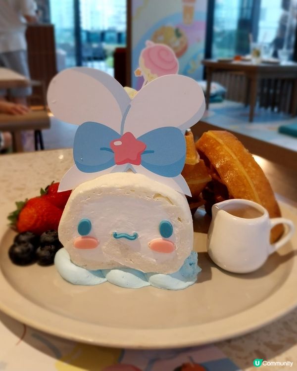 啟德的肉桂捲茶点很美味，也參觀了崇光百貨，那裡有各種各樣漂亮...