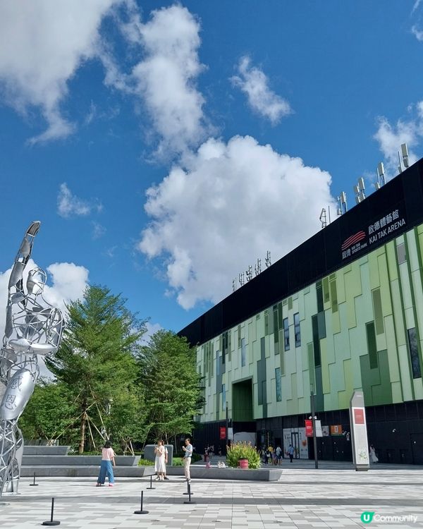 啟德的肉桂捲茶点很美味，也參觀了崇光百貨，那裡有各種各樣漂亮...