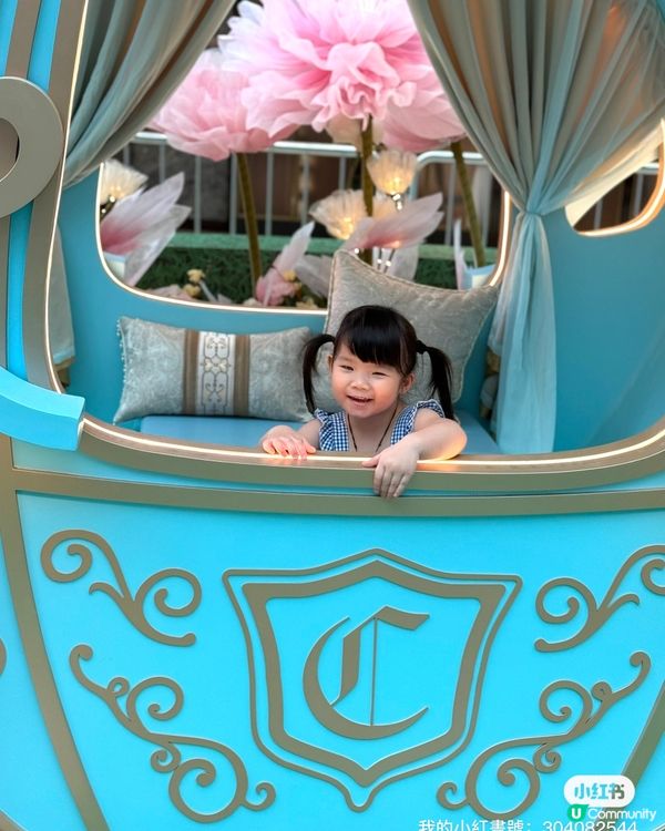 每個小女孩都有一個公主夢!雖然人仔細細,但佢都唔例外見到逾