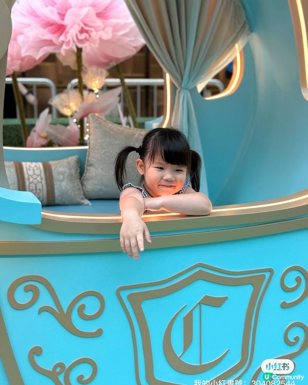 每個小女孩都有一個公主夢!雖然人仔細細,但佢都唔例外見到逾