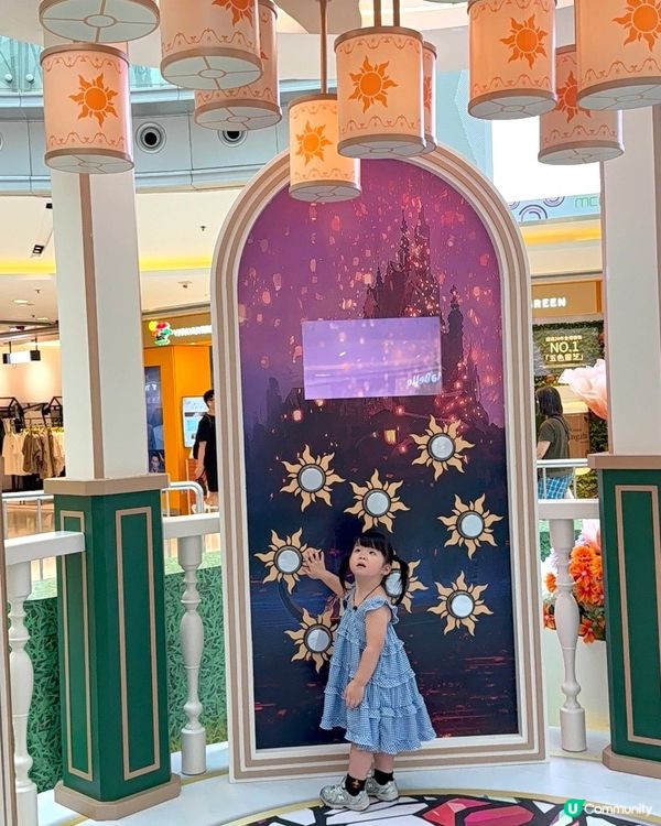 每個小女孩都有一個公主夢!雖然人仔細細,但佢都唔例外見到逾