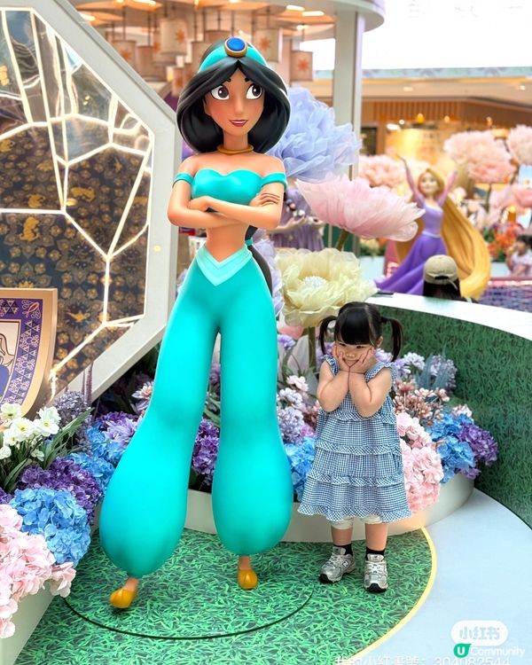 每個小女孩都有一個公主夢!雖然人仔細細,但佢都唔例外見到逾