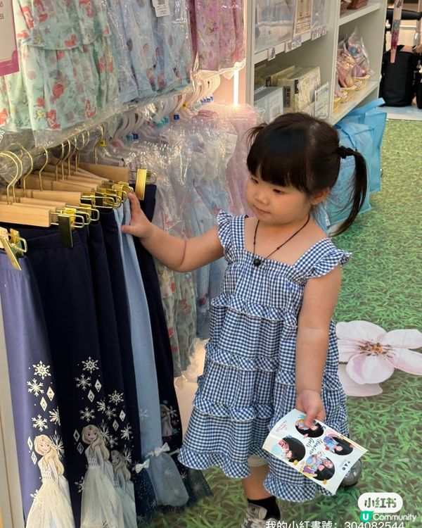 每個小女孩都有一個公主夢!雖然人仔細細,但佢都唔例外見到逾