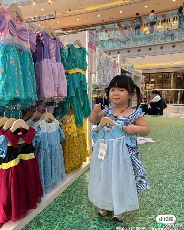 每個小女孩都有一個公主夢!雖然人仔細細,但佢都唔例外見到逾