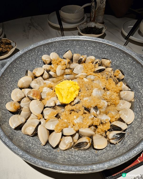 位於旺角既淥鼎記，無限時任食任飲，主打打邊爐，但上爐前，已有...