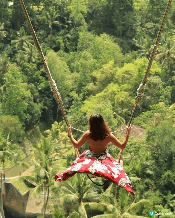 這兩張照片是我在峇里島旅遊時拍的，陽光與海灘是我最享受的時光...
