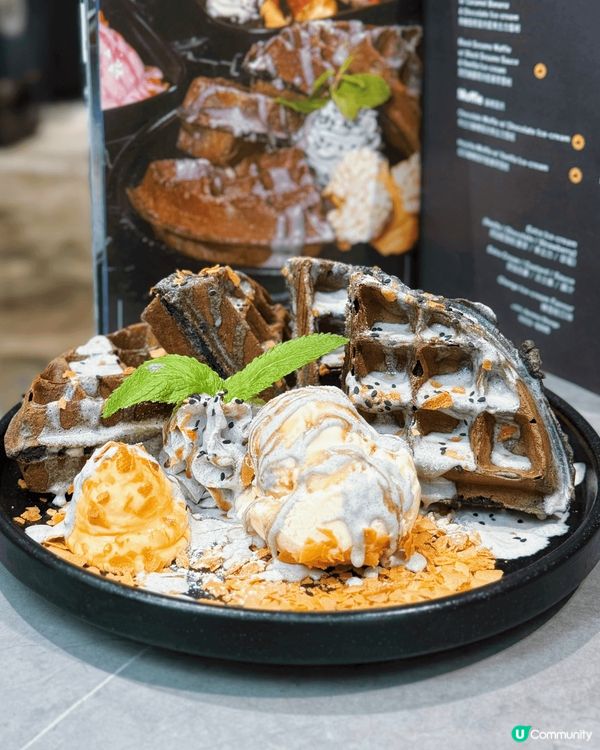 黑芝麻醬窩夫配香草雪糕 $106